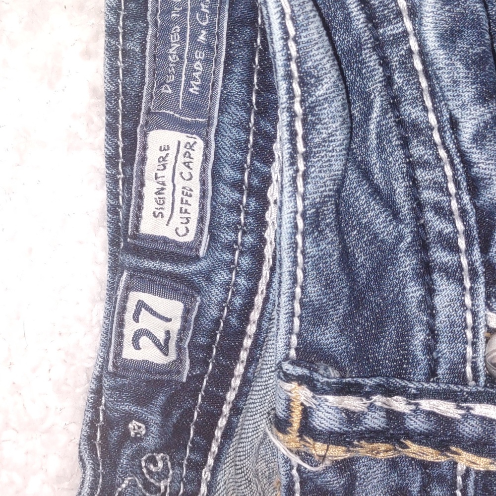 Miss Me Signature Cuffed Capri - Picture 5 of 5